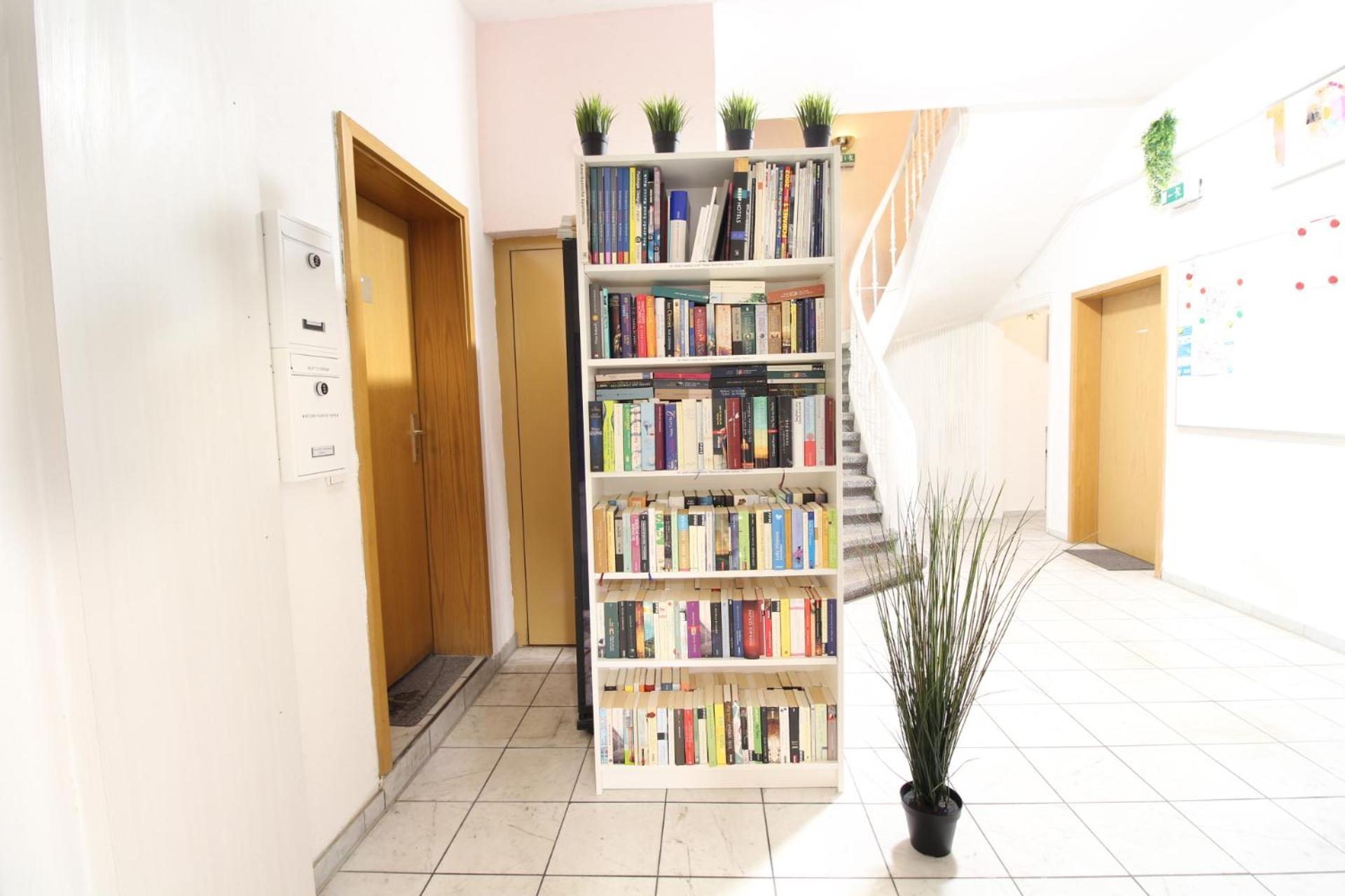 Hotel Ulm Zentrum - Komplettes Zimmer, Hochbett, Android Tv & Eigenem Bad - Perfekt Fuer Familien & Gruppen ภายนอก รูปภาพ