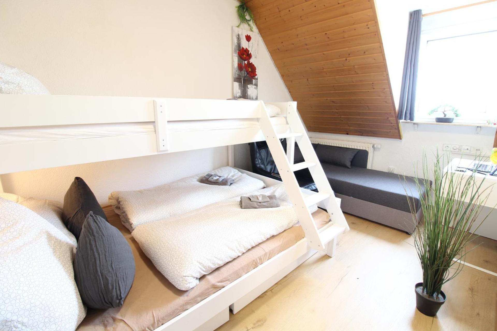 Hotel Ulm Zentrum - Komplettes Zimmer, Hochbett, Android Tv & Eigenem Bad - Perfekt Fuer Familien & Gruppen ภายนอก รูปภาพ