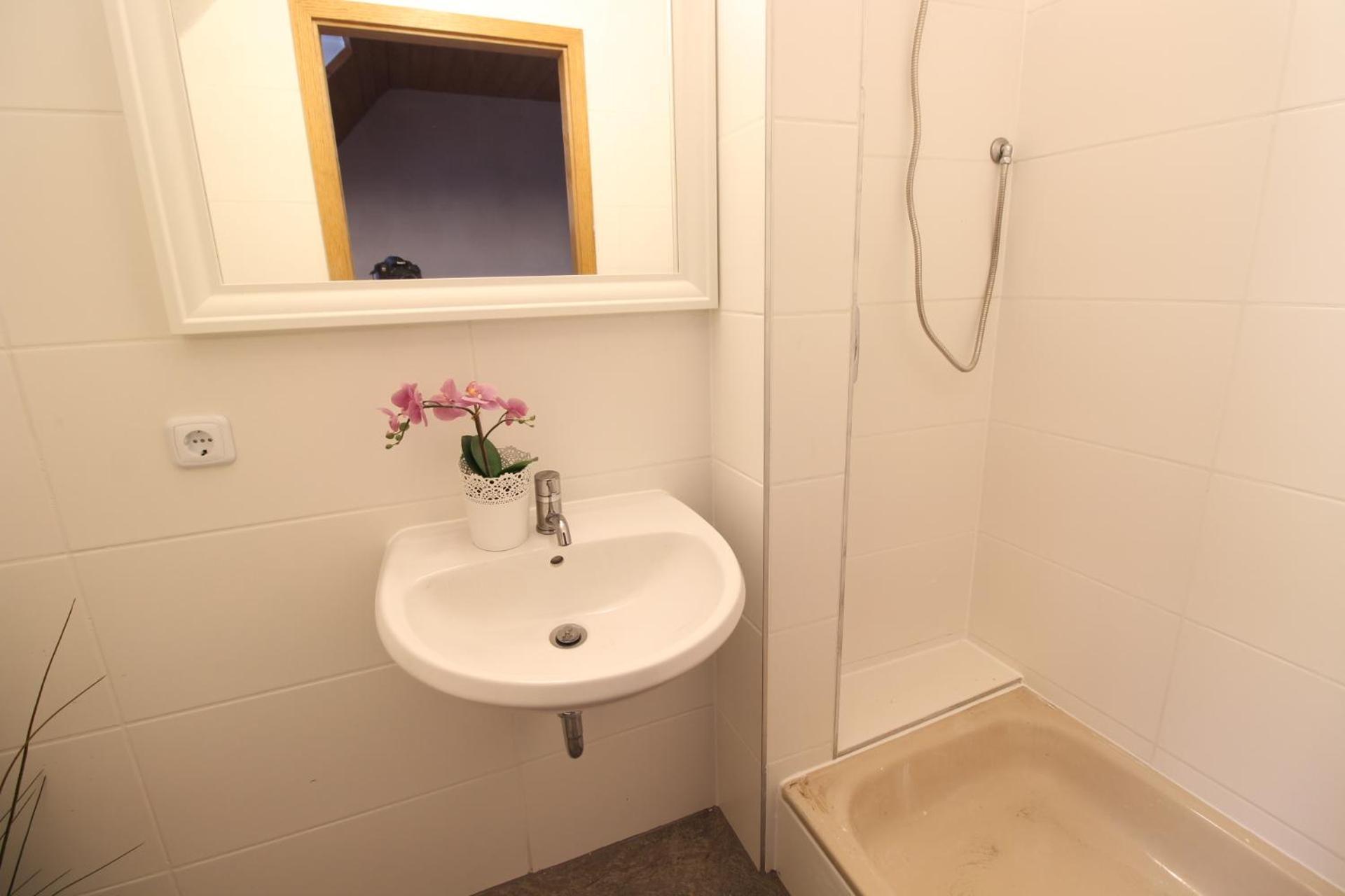 Hotel Ulm Zentrum - Komplettes Zimmer, Hochbett, Android Tv & Eigenem Bad - Perfekt Fuer Familien & Gruppen ภายนอก รูปภาพ